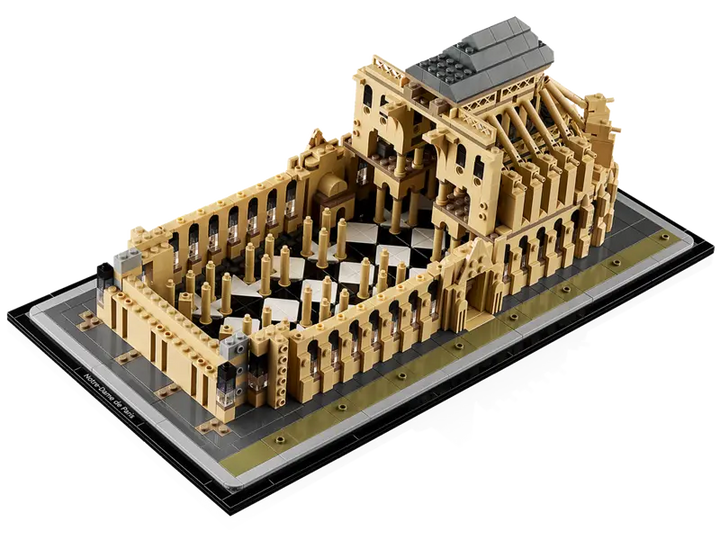 21061 Notre-Dame de Paris