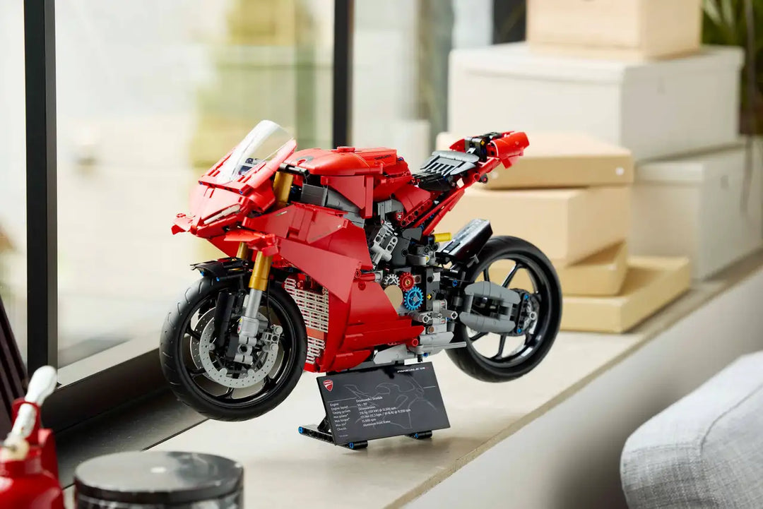 42202 Ducati Panigale V4 S Motorcycle