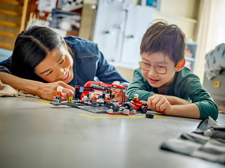 60443 F1® Pit Stop & Pit Crew with Ferrari Car